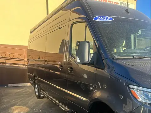 2025 Airstream Interstate 24GT — photo 2