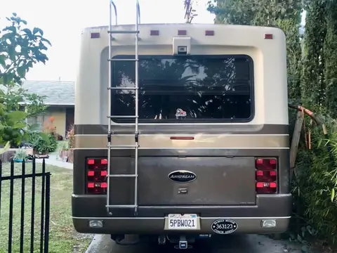 2005 Airstream Land Yacht 30 ft — photo 3
