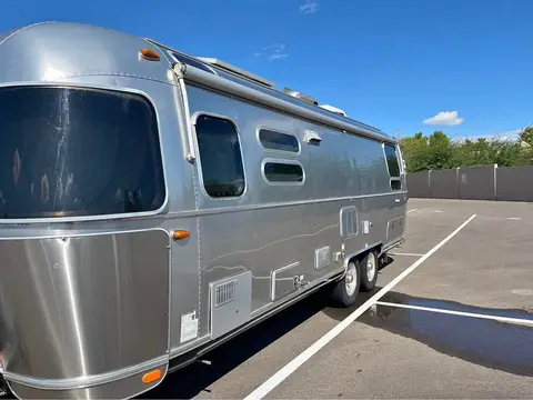 2017 Airstream International Serenity 28 twin — photo 1