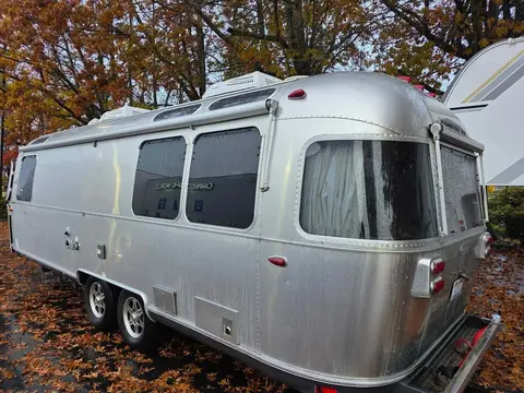 2017 Airstream Land Yacht 28FB — photo 3
