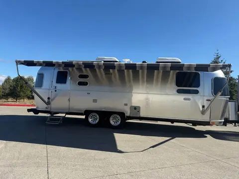 2022 Airstream Globetrotter 27FB — photo 2