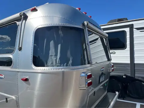 2017 Airstream International Serenity 28 twin — photo 2