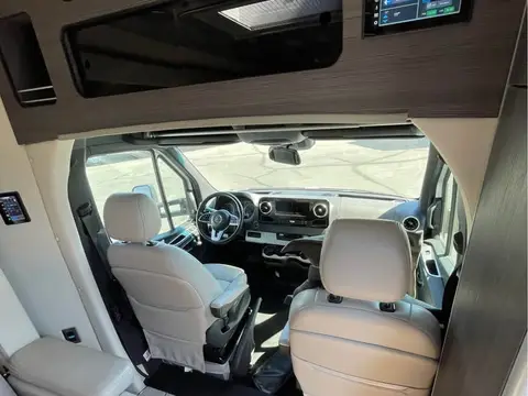 2022 Airstream Atlas — photo 4