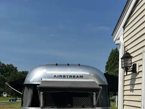2016 Airstream Flying Cloud RB 25 ft 11 in — photo 4