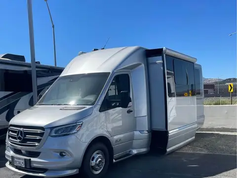 2022 Airstream Atlas — photo 2