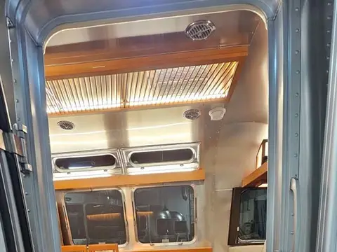 2027 Airstream Frank Lloyd Wright — photo 5