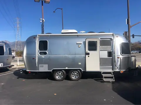 2017 Airstream Flying Cloud — photo 3