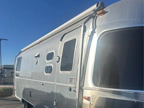 2016 Airstream Flying Cloud 25FB — photo 2