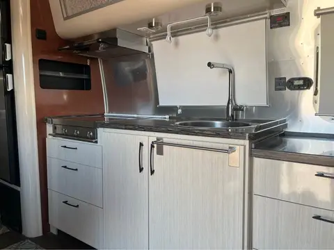 2017 Airstream International Serenity 28 twin — photo 4