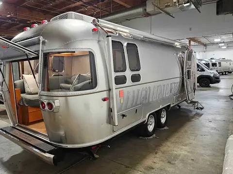 2027 Airstream Frank Lloyd Wright — photo 3