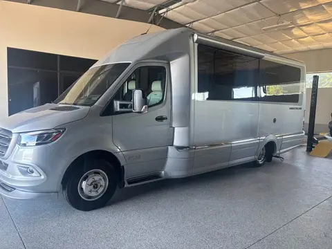 2020 Airstream Atlas — photo 1