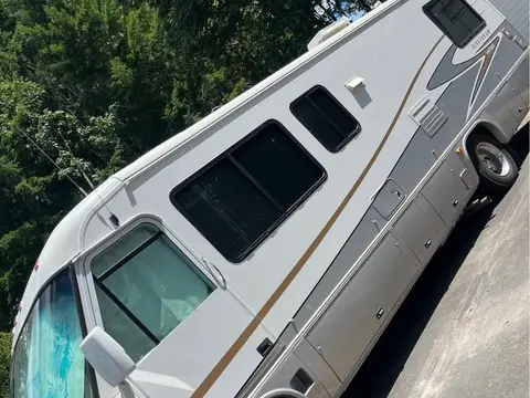 2003 Airstream Land Yacht Motorhome 30 — photo 2