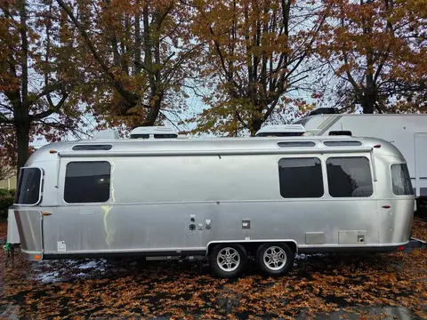 2017 Airstream Land Yacht 28FB — photo 4