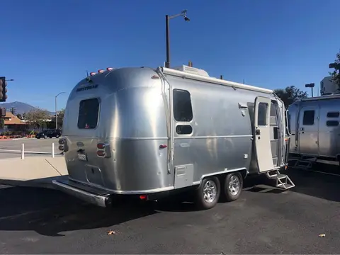 2017 Airstream Flying Cloud — photo 4